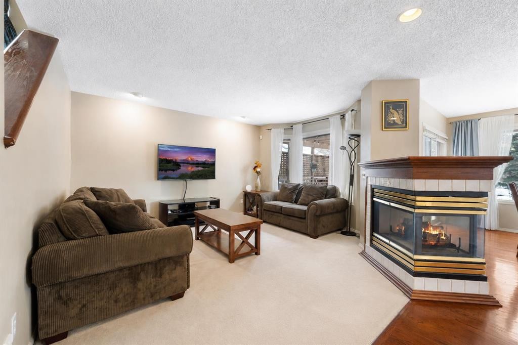 69 Hampstead Gardens Nw, Calgary, AB - Indoor Photo Showing Living Room With Fireplace