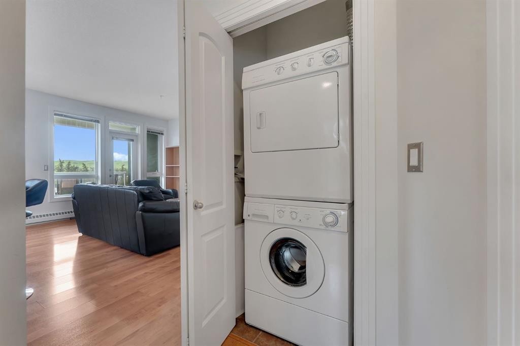 233-3111 34 Avenue Nw, Calgary, AB - Indoor Photo Showing Laundry Room