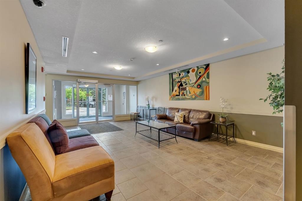 233-3111 34 Avenue Nw, Calgary, AB - Indoor