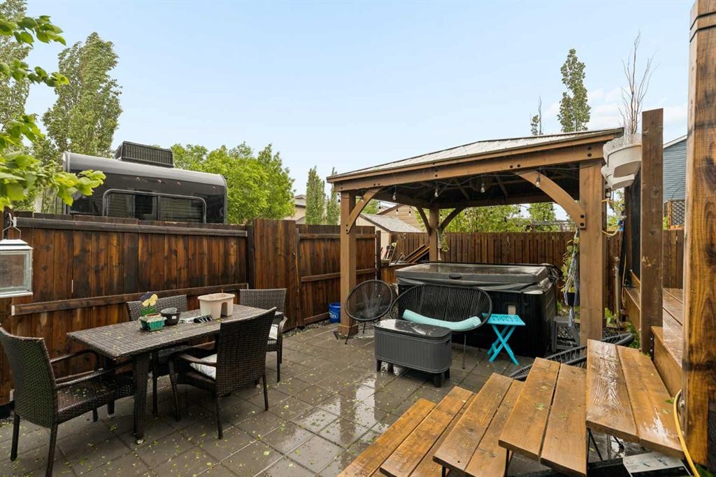 74 Autumn Crescent Se, Calgary, AB
