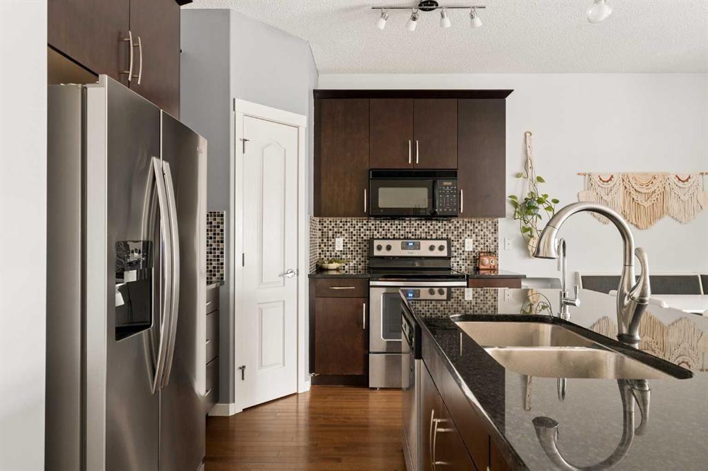 74 Autumn Crescent Se, Calgary, AB