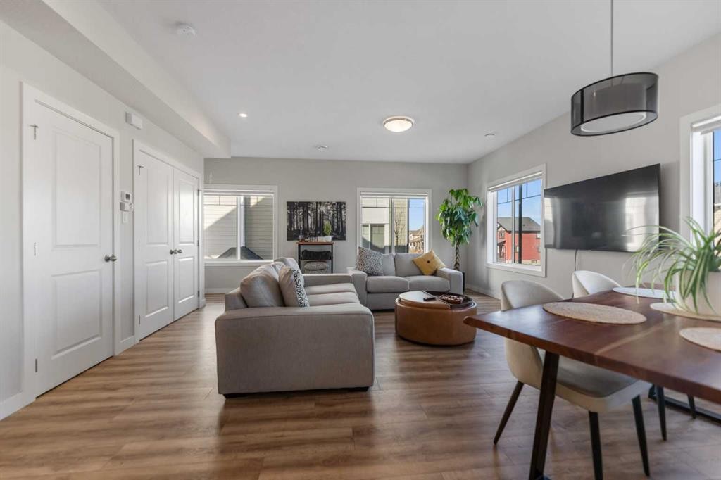 258 Canals Crossing Sw, Airdrie, AB - Indoor Photo Showing Living Room