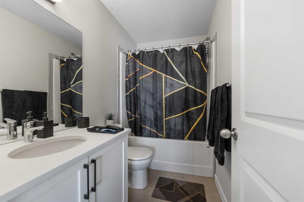 258 Canals Crossing Sw, Airdrie, AB - Indoor Photo Showing Bathroom
