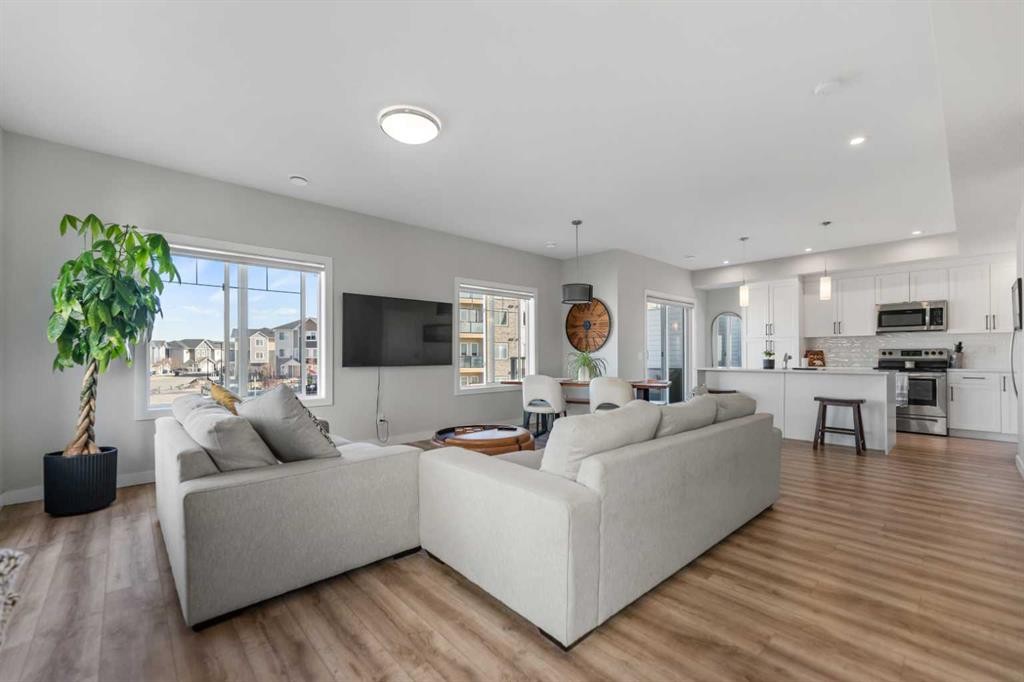 258 Canals Crossing Sw, Airdrie, AB - Indoor Photo Showing Living Room