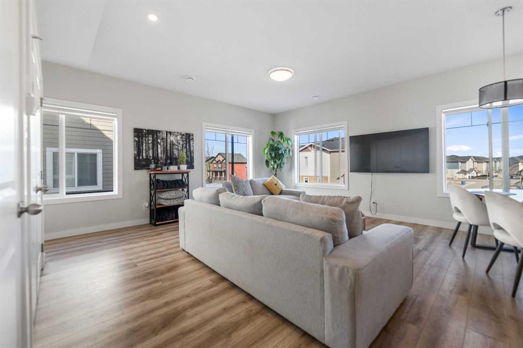 258 Canals Crossing Sw, Airdrie, AB - Indoor Photo Showing Living Room