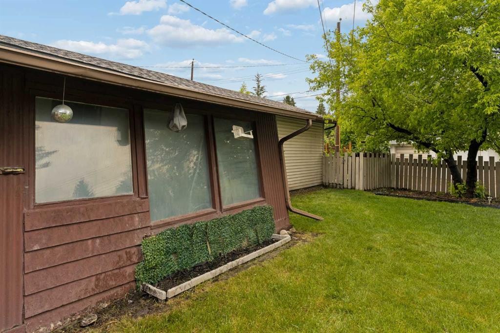 32 Gladeview Crescent Sw, Calgary, AB - Outdoor
