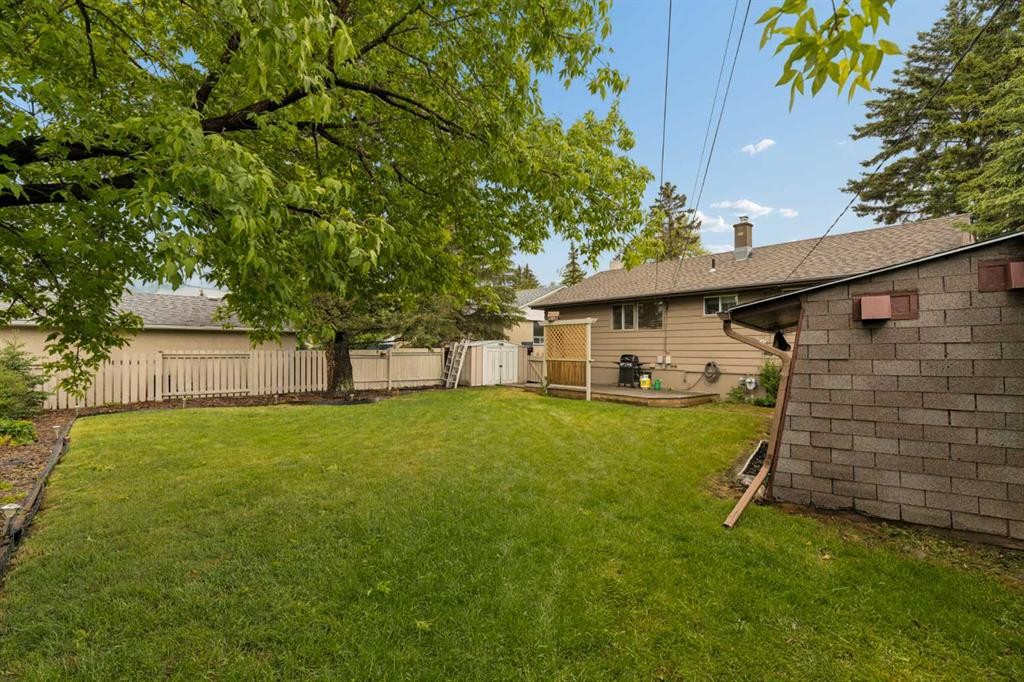 32 Gladeview Crescent Sw, Calgary, AB - Outdoor