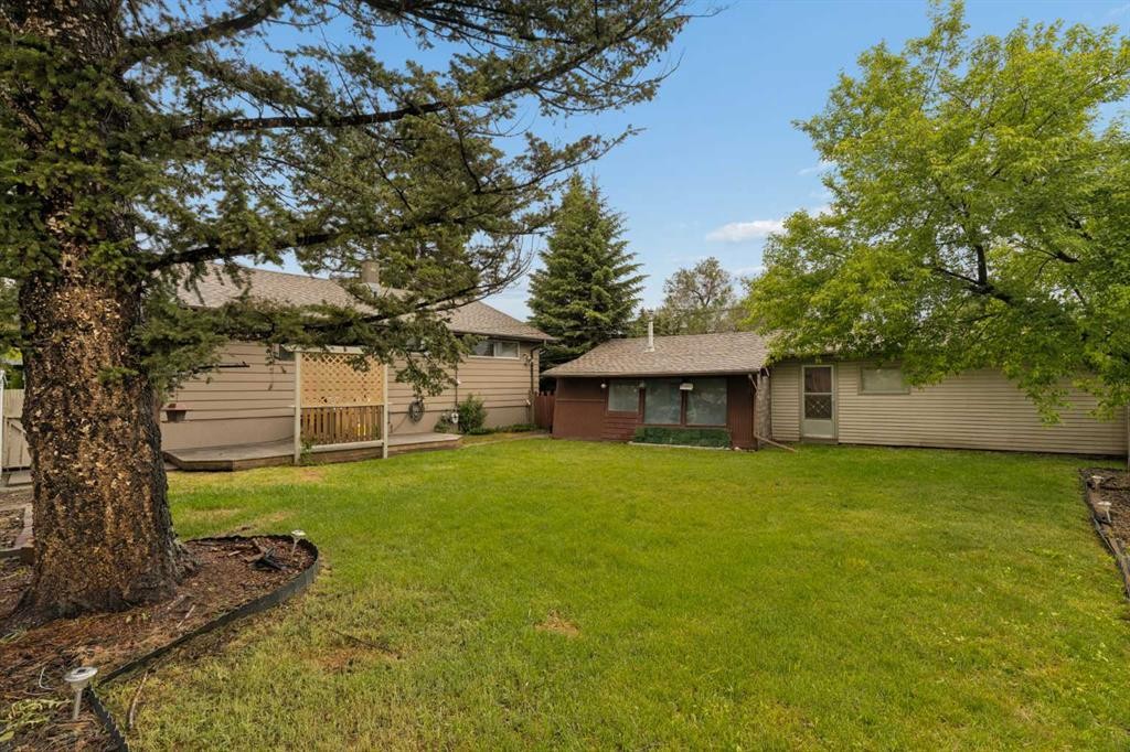32 Gladeview Crescent Sw, Calgary, AB - Outdoor