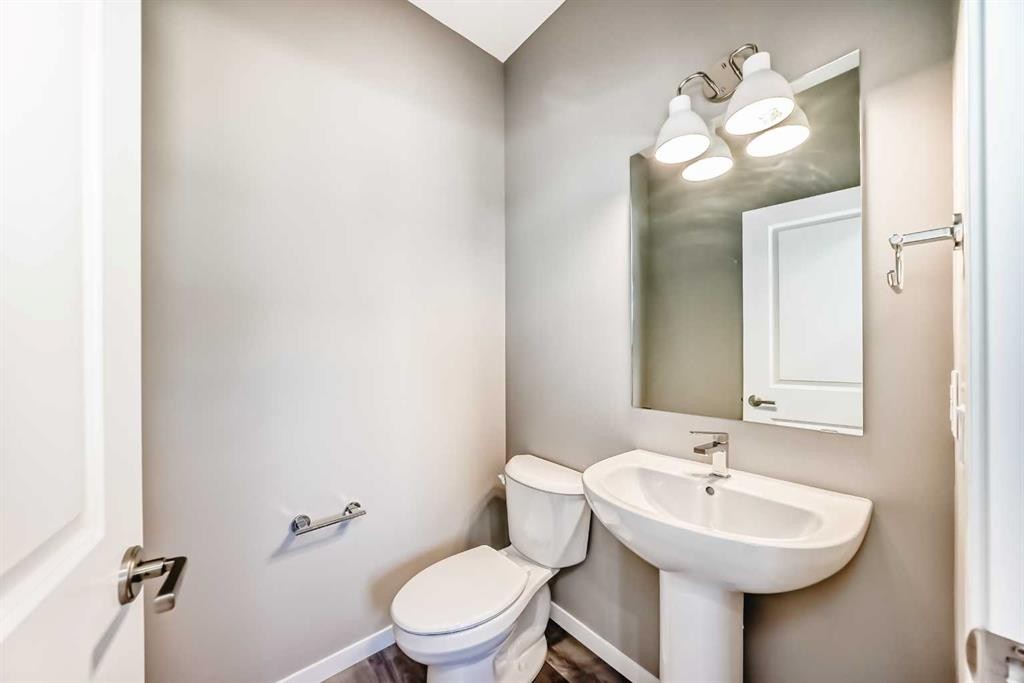 1342 Mahogany Boulevard Se, Calgary, AB - Indoor Photo Showing Bathroom