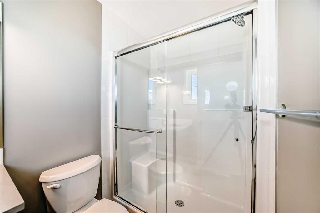 1342 Mahogany Boulevard Se, Calgary, AB - Indoor Photo Showing Bathroom