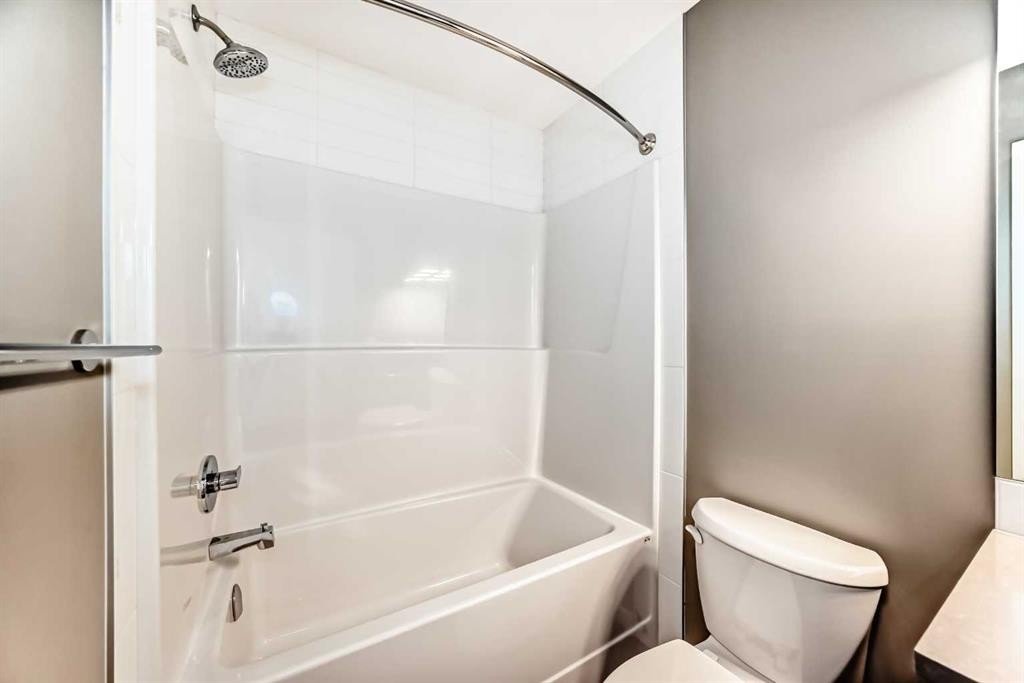 1342 Mahogany Boulevard Se, Calgary, AB - Indoor Photo Showing Bathroom