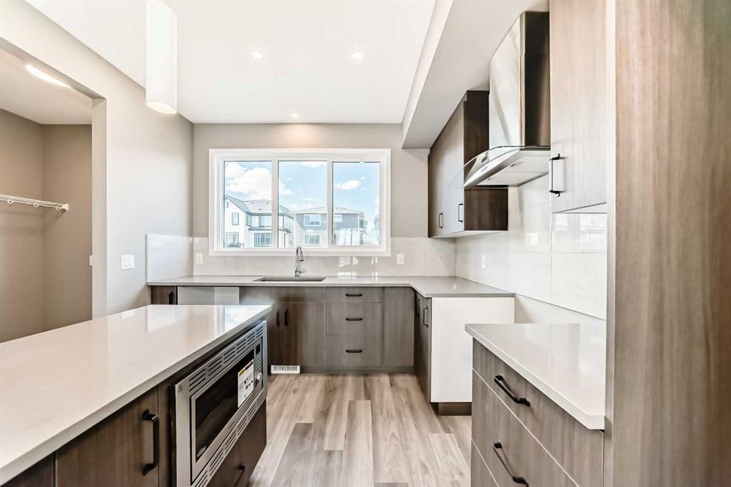 1342 Mahogany Boulevard Se, Calgary, AB - Indoor Photo Showing Kitchen