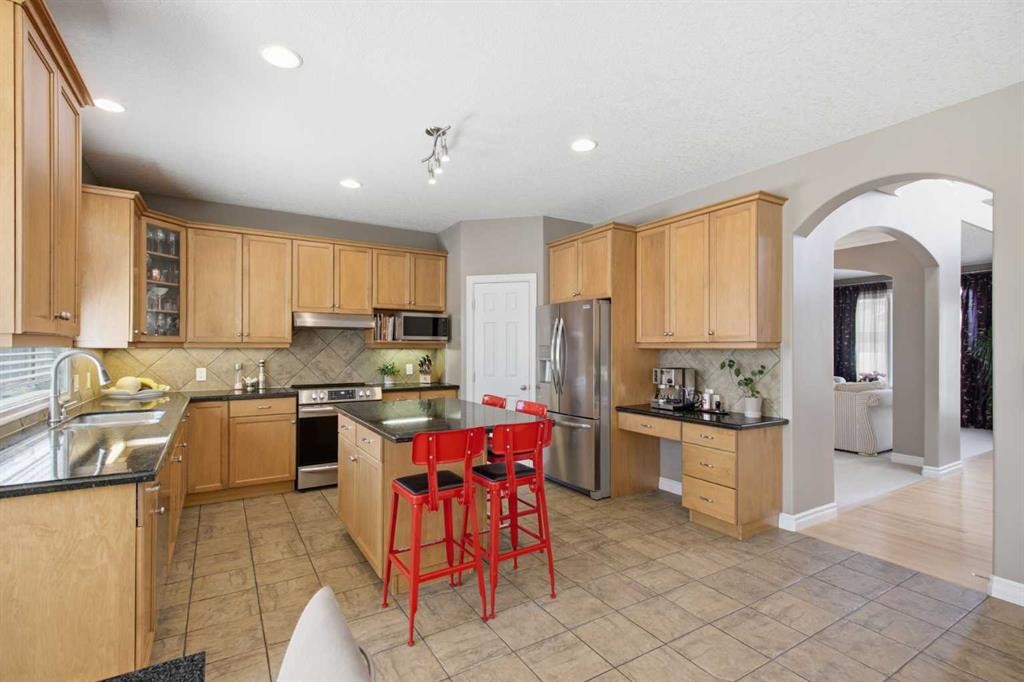 36 Hampstead Hill Nw, Calgary, AB - Indoor Photo Showing Kitchen With Stainless Steel Kitchen