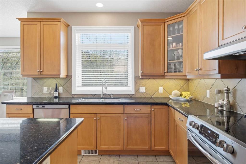 36 Hampstead Hill Nw, Calgary, AB - Indoor Photo Showing Kitchen With Stainless Steel Kitchen