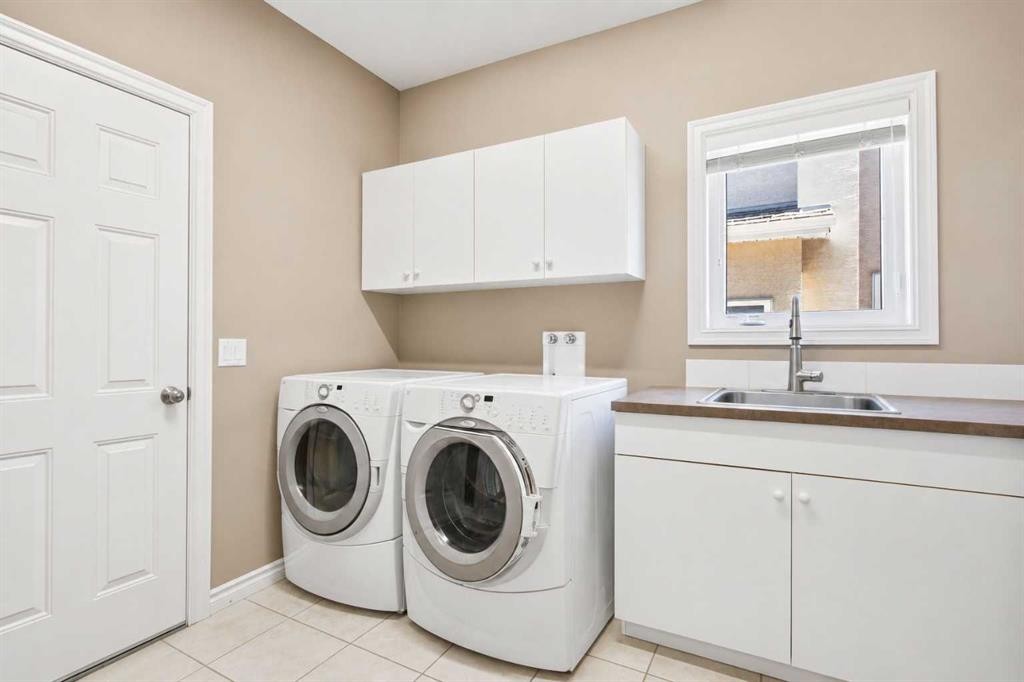 36 Hampstead Hill Nw, Calgary, AB - Indoor Photo Showing Laundry Room