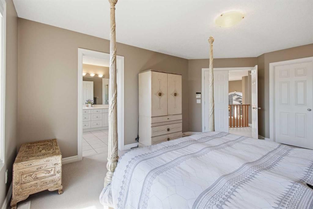 36 Hampstead Hill Nw, Calgary, AB - Indoor Photo Showing Bedroom