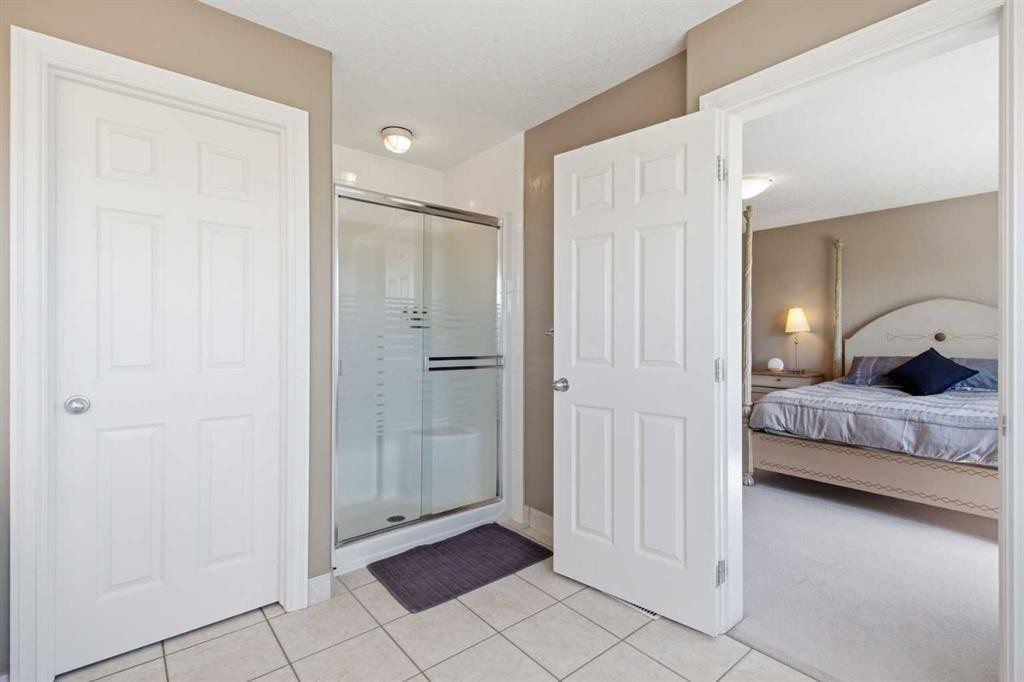 36 Hampstead Hill Nw, Calgary, AB - Indoor Photo Showing Bedroom