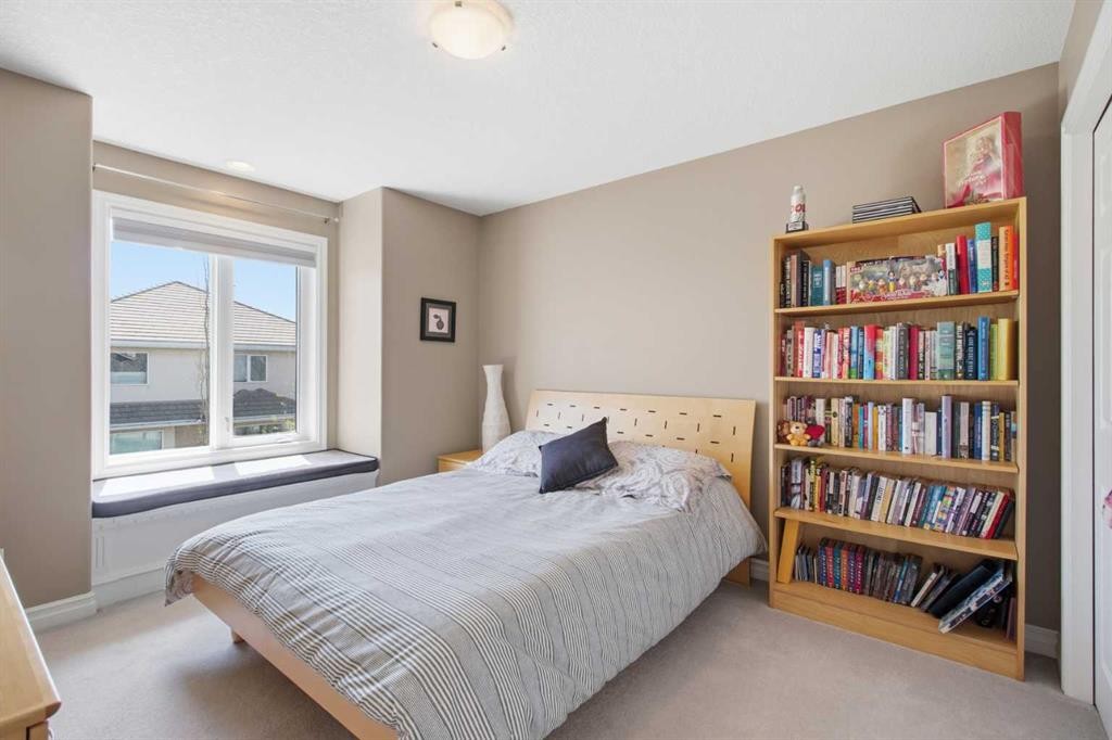 36 Hampstead Hill Nw, Calgary, AB - Indoor Photo Showing Bedroom