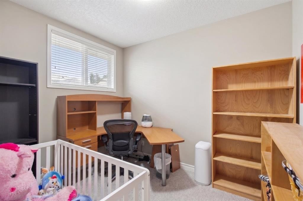 36 Hampstead Hill Nw, Calgary, AB - Indoor Photo Showing Bedroom