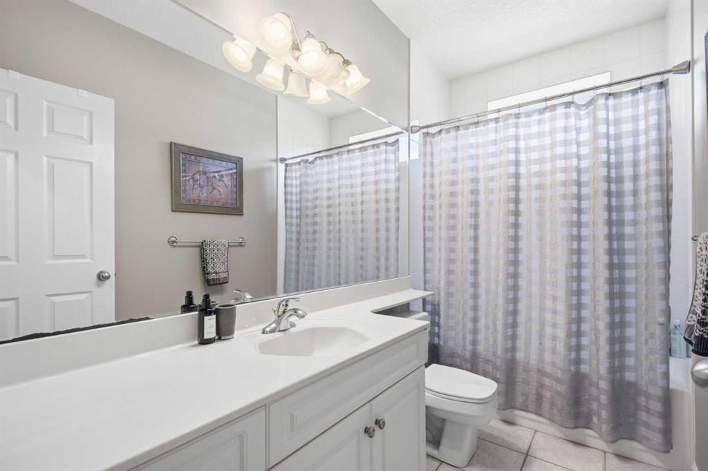 36 Hampstead Hill Nw, Calgary, AB - Indoor Photo Showing Bathroom