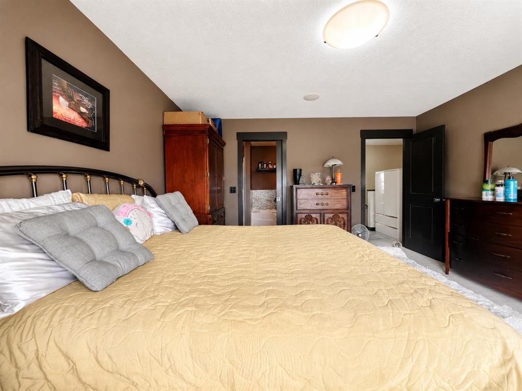 288 Rainbow Falls Drive, Chestermere, AB - Indoor Photo Showing Bedroom