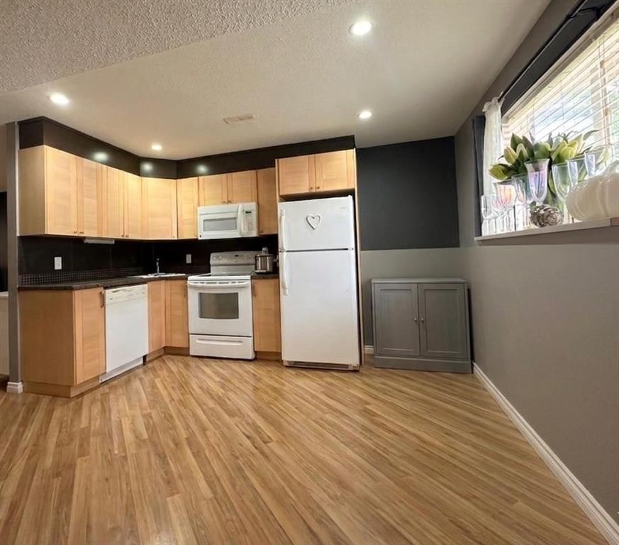 288 Rainbow Falls Drive, Chestermere, AB - Indoor Photo Showing Kitchen