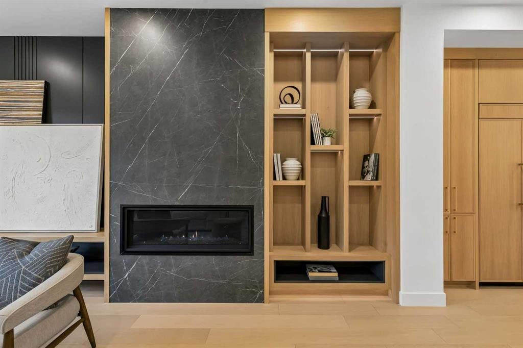 1807 Broadview Road Nw, Calgary, AB - Indoor With Fireplace