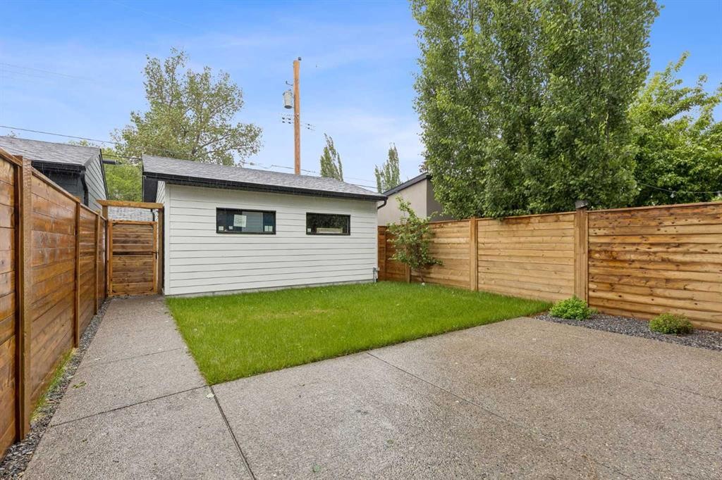 1807 Broadview Road Nw, Calgary, AB - Outdoor