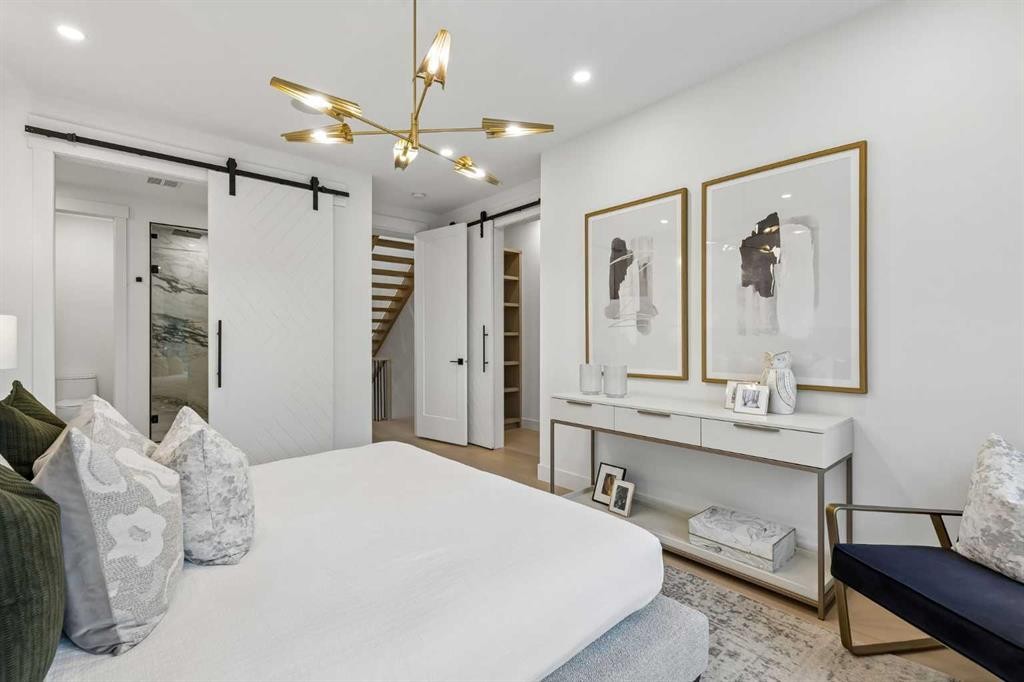 1807 Broadview Road Nw, Calgary, AB - Indoor Photo Showing Bedroom