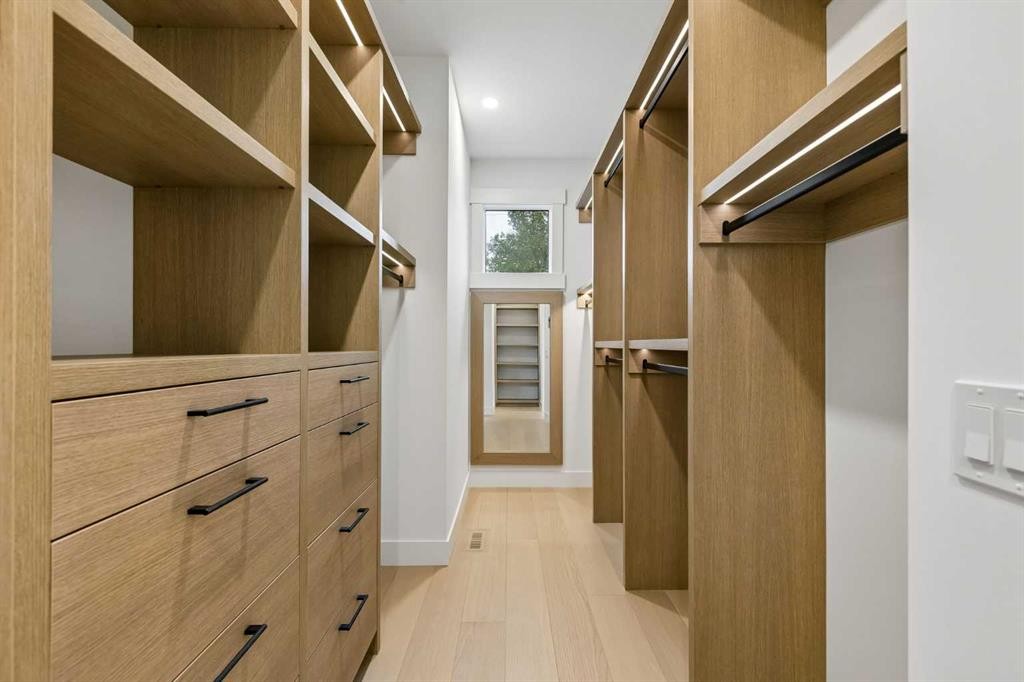 1807 Broadview Road Nw, Calgary, AB - Indoor Photo Showing Other Room