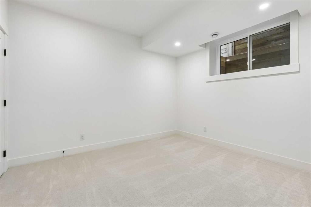 1807 Broadview Road Nw, Calgary, AB - Indoor Photo Showing Other Room