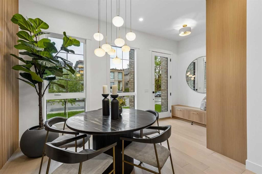 1807 Broadview Road Nw, Calgary, AB - Indoor Photo Showing Dining Room