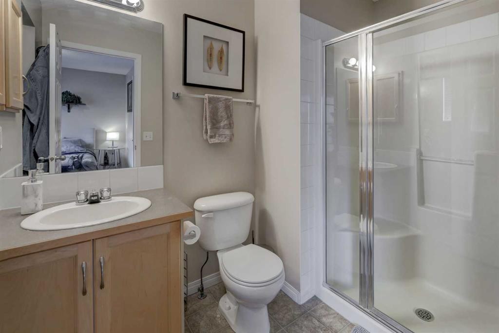 158 Everhollow Heights Sw, Calgary, AB - Indoor Photo Showing Bathroom