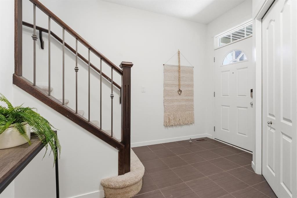 108 Evansborough Crescent Nw, Calgary, AB