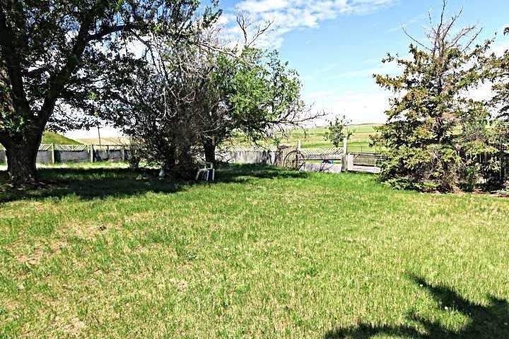 217 1 Street North, Lomond, AB