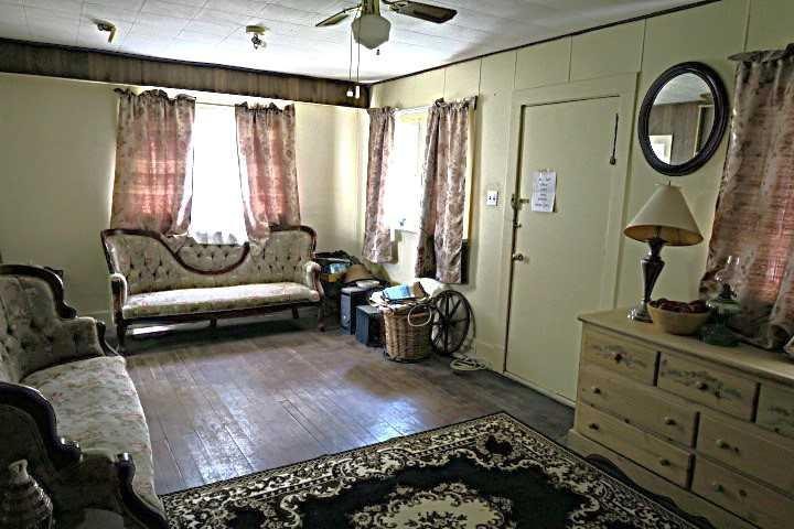 217 1 Street North, Lomond, AB