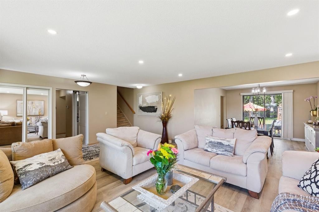 243 Silvergrove Place Nw, Calgary, AB