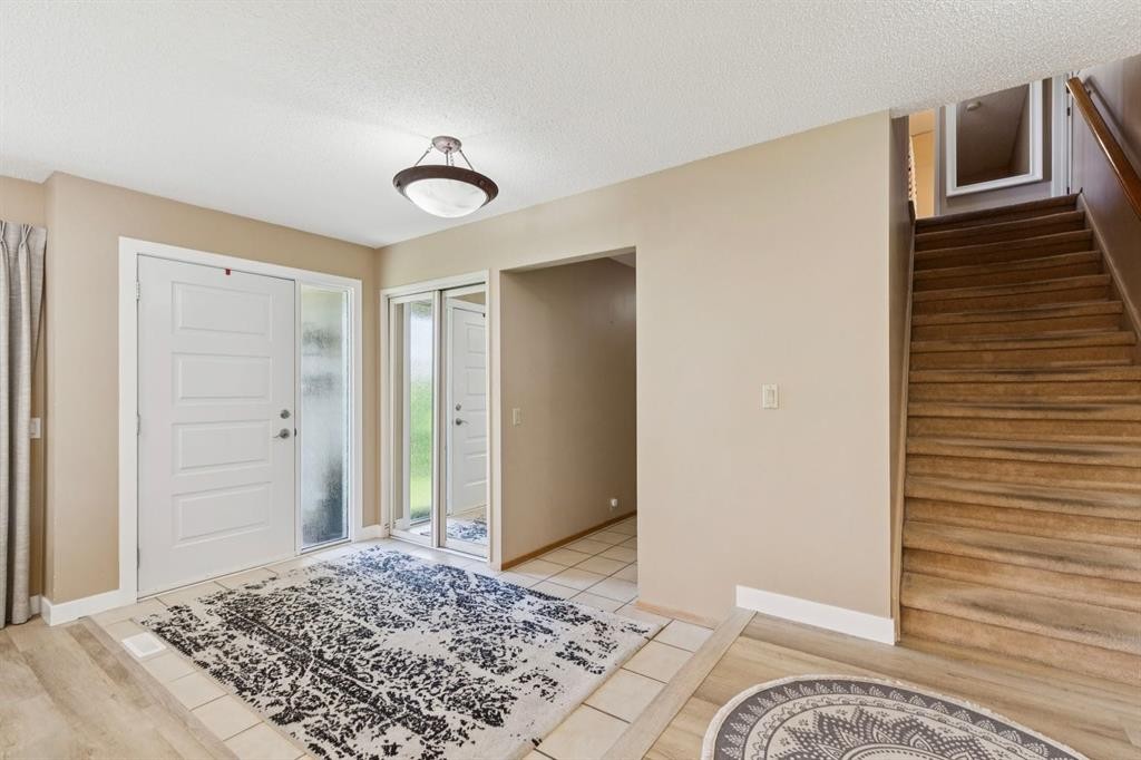 243 Silvergrove Place Nw, Calgary, AB