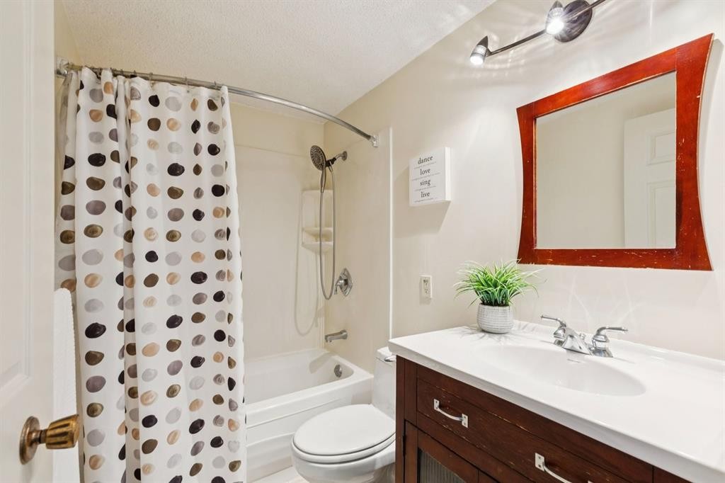 243 Silvergrove Place Nw, Calgary, AB