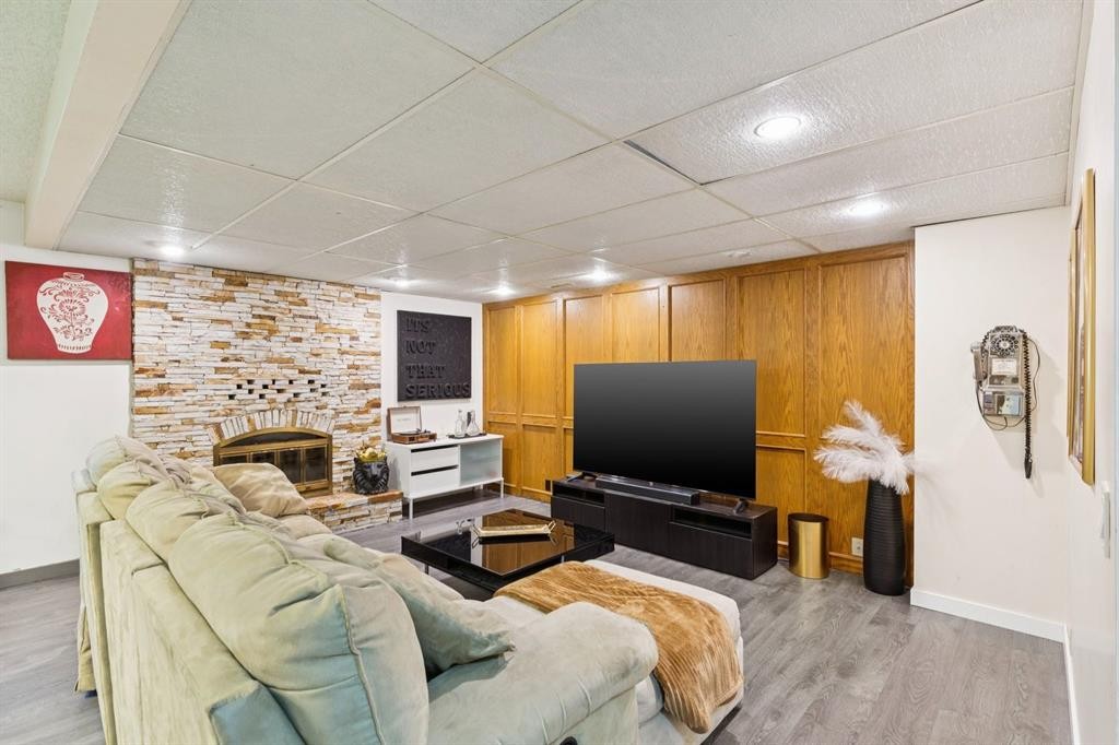 243 Silvergrove Place Nw, Calgary, AB