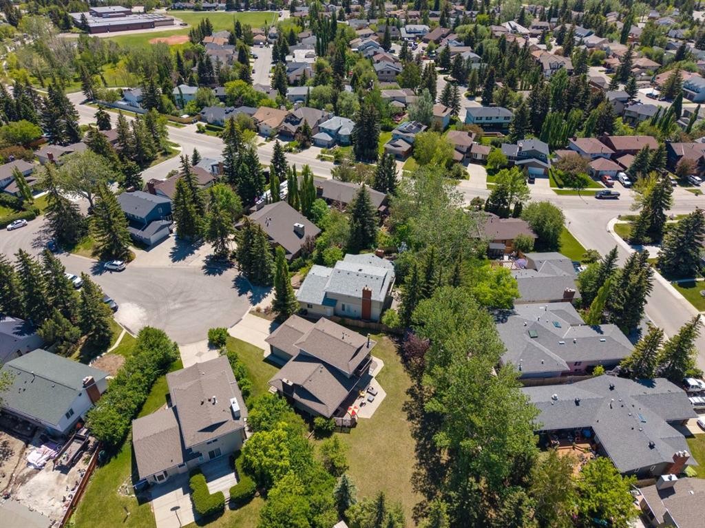 243 Silvergrove Place Nw, Calgary, AB