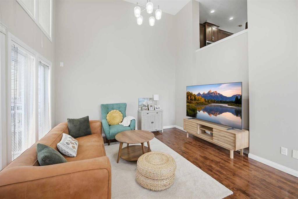 402 Wentworth Villas Sw, Calgary, AB - Indoor Photo Showing Living Room