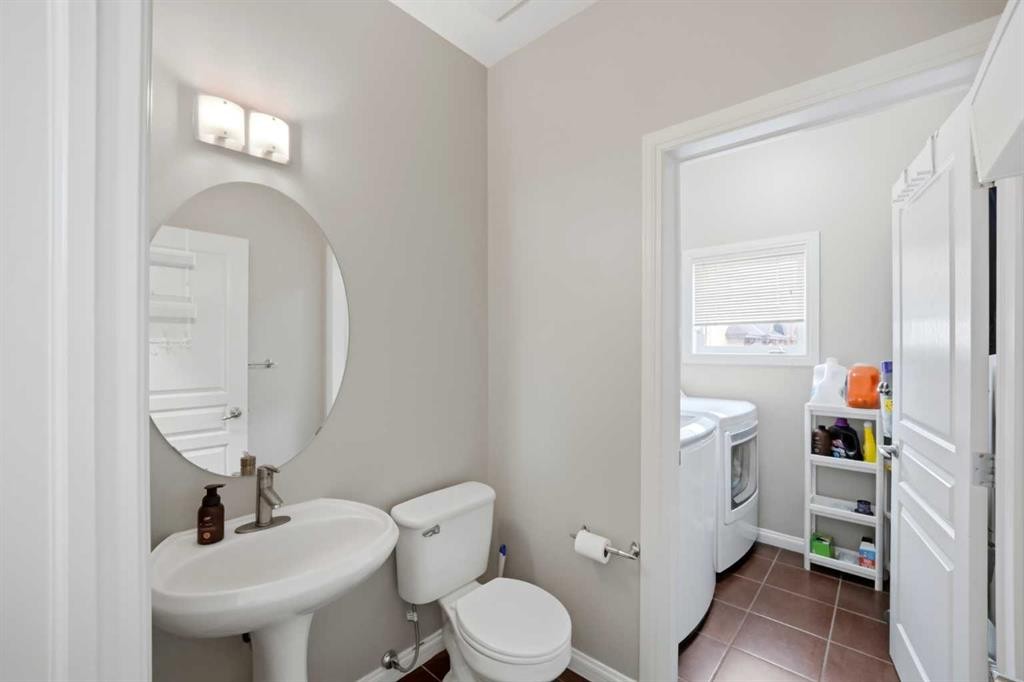402 Wentworth Villas Sw, Calgary, AB - Indoor Photo Showing Bathroom