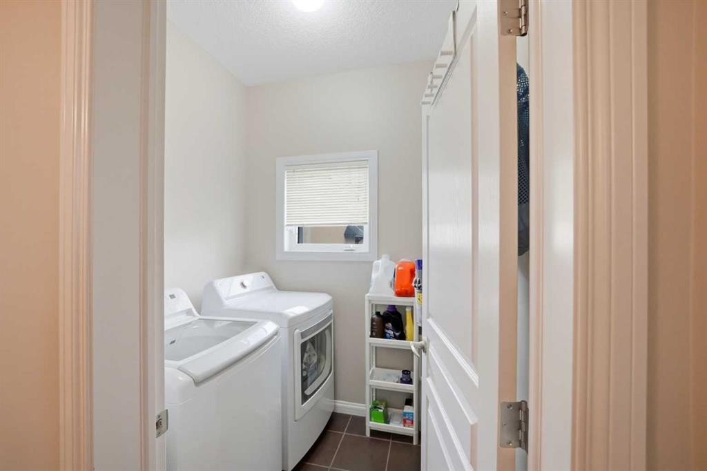 402 Wentworth Villas Sw, Calgary, AB - Indoor Photo Showing Laundry Room