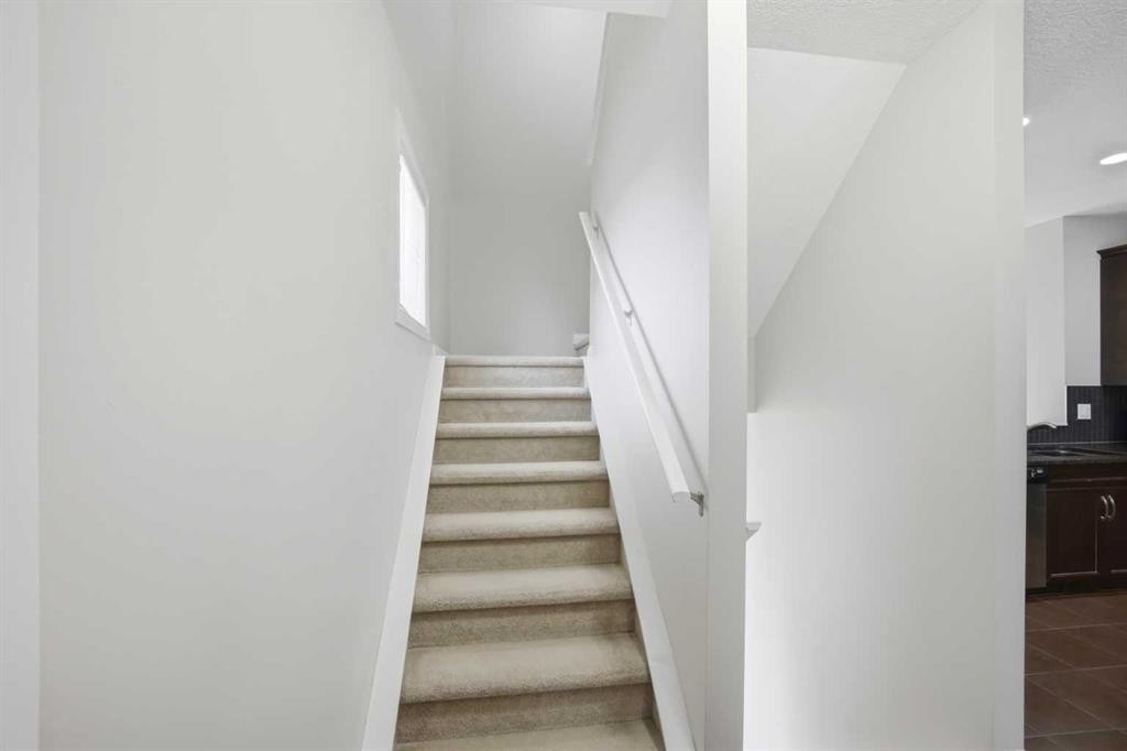 402 Wentworth Villas Sw, Calgary, AB - Indoor Photo Showing Other Room