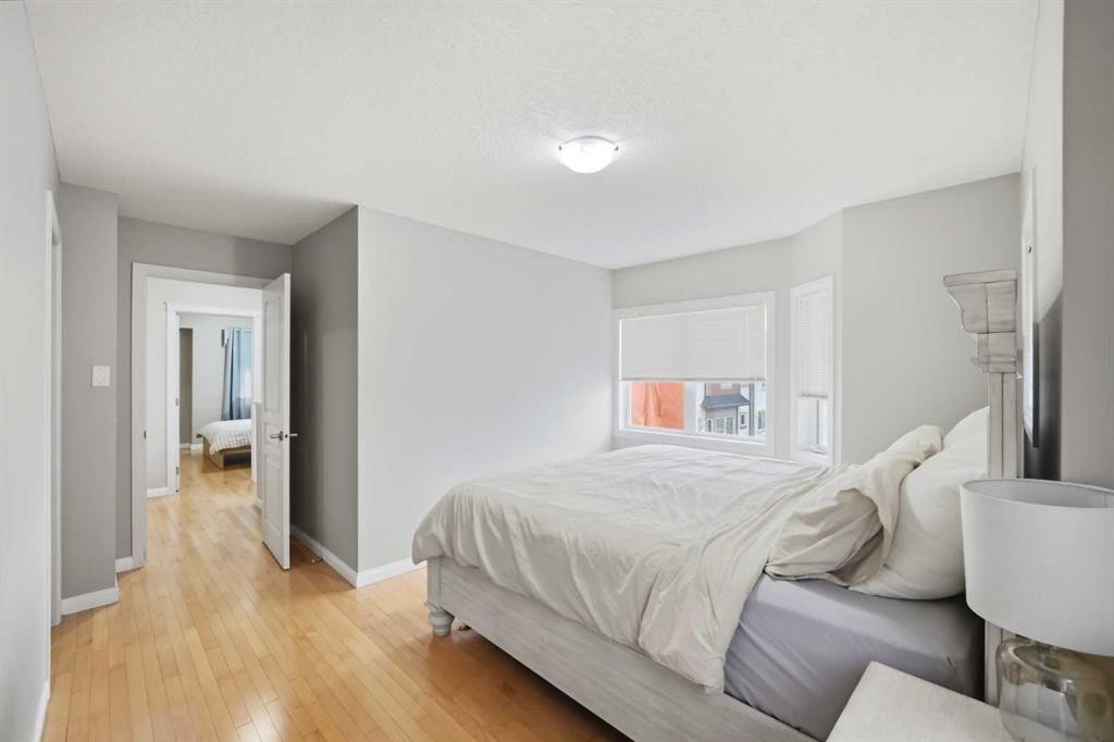 402 Wentworth Villas Sw, Calgary, AB - Indoor Photo Showing Bedroom