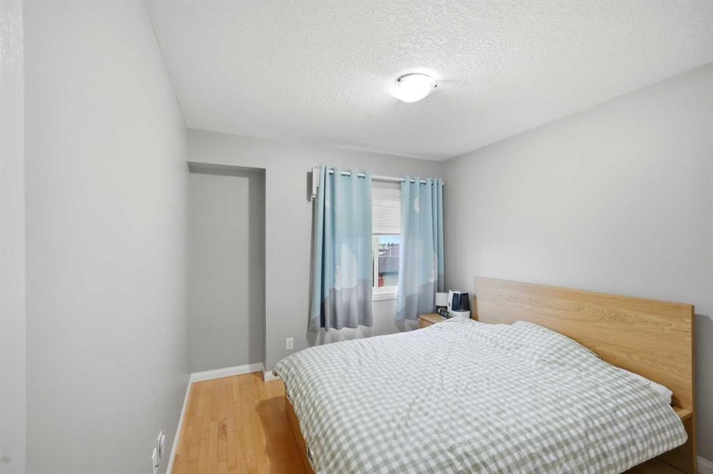 402 Wentworth Villas Sw, Calgary, AB - Indoor Photo Showing Bedroom
