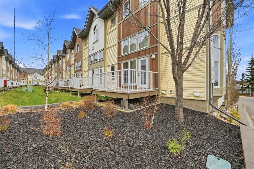 402 Wentworth Villas Sw, Calgary, AB - Outdoor
