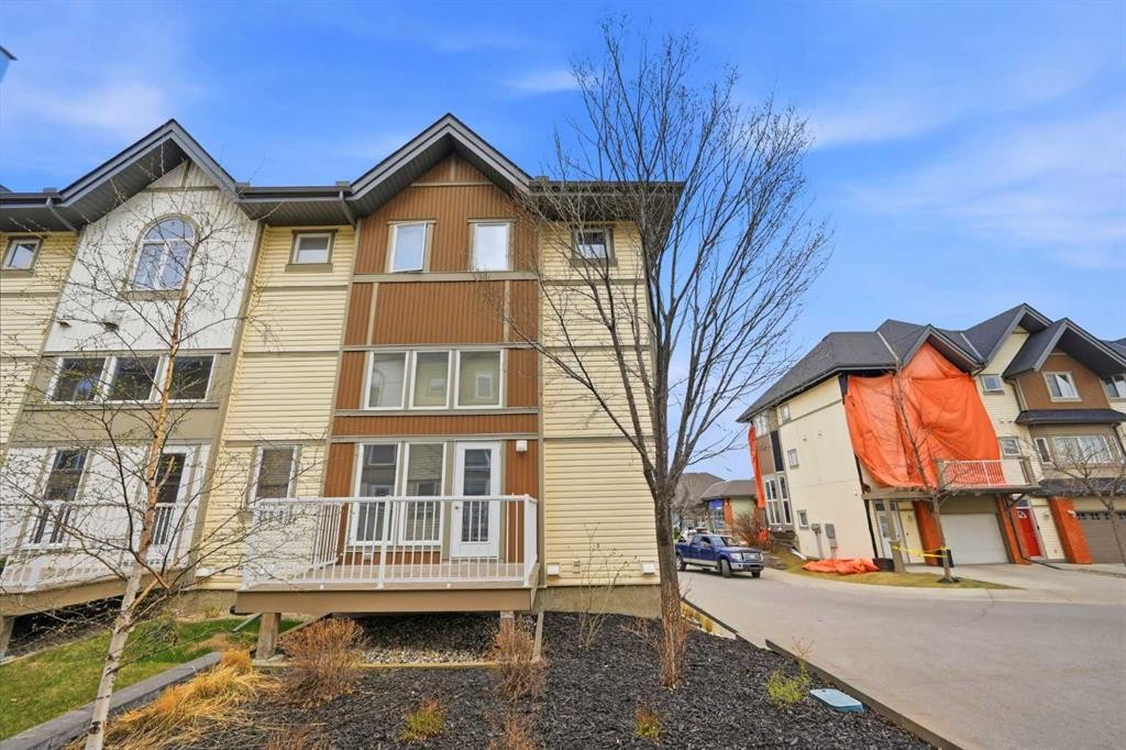 402 Wentworth Villas Sw, Calgary, AB - Outdoor With Facade