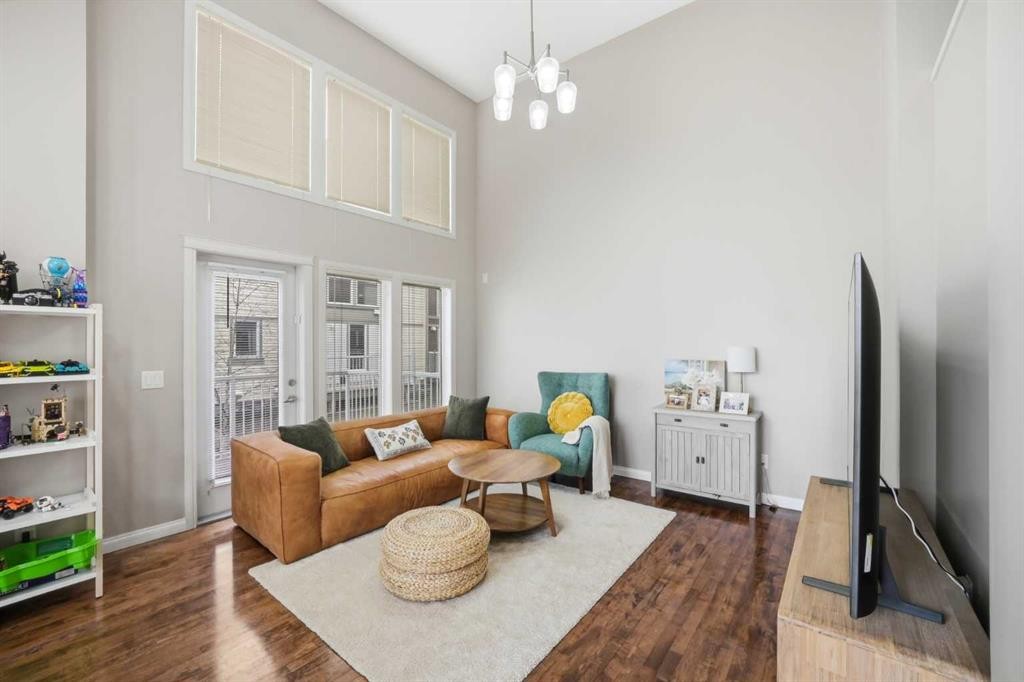 402 Wentworth Villas Sw, Calgary, AB - Indoor
